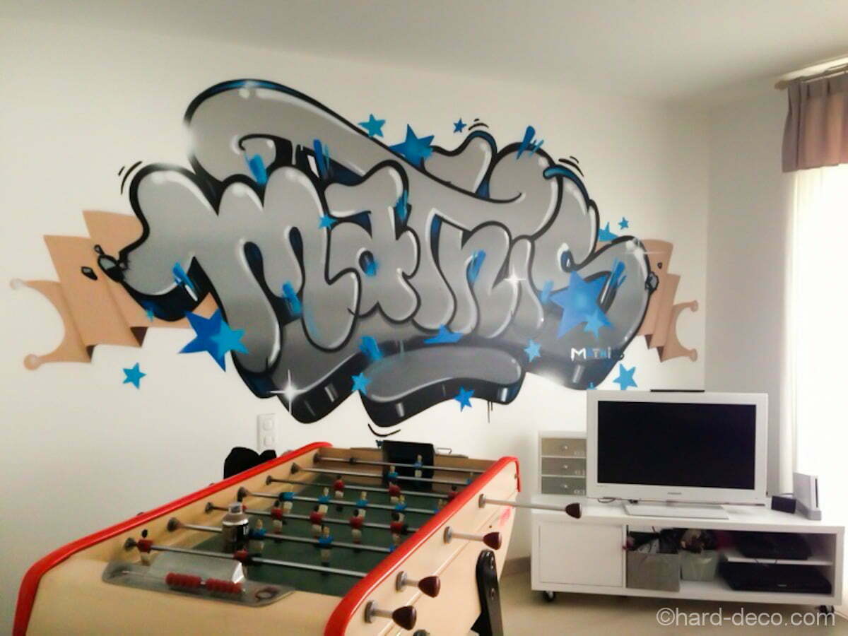 Graffiti Mathis réalisé dans une salle de jeux