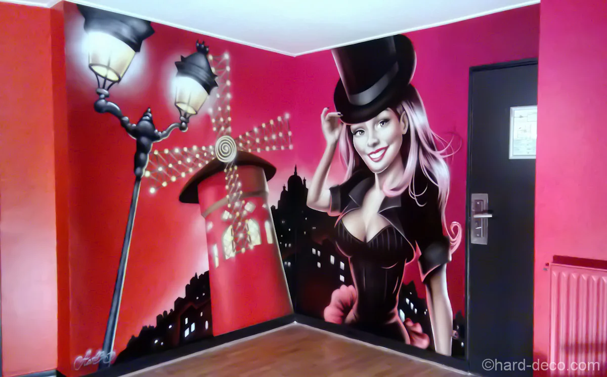 Decoration graffiti suite hotel moulin rouge paris — fresque murale sur mesure, Hard Déco