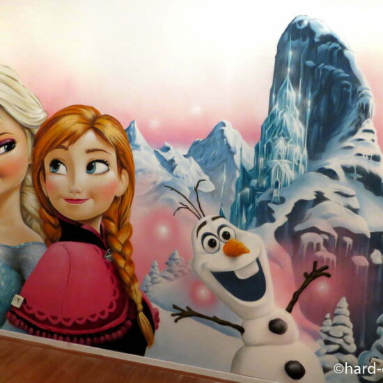 fresque murale chambre enfant graffiti reine des neiges anna elsa olaf Copie