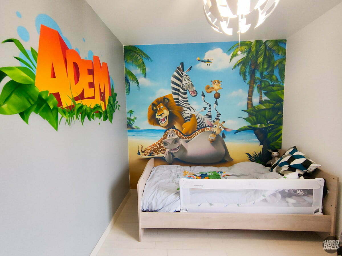 Fresque murale sur le thème de Madagascar réalisée dans une chambre d'enfant