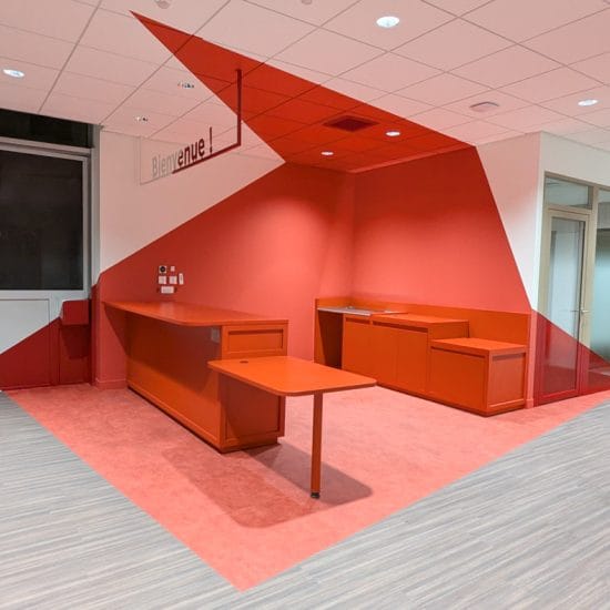 Décoration murale identité de marque agence MAIF Montreuil — anamorphose acrylique Hard Déco