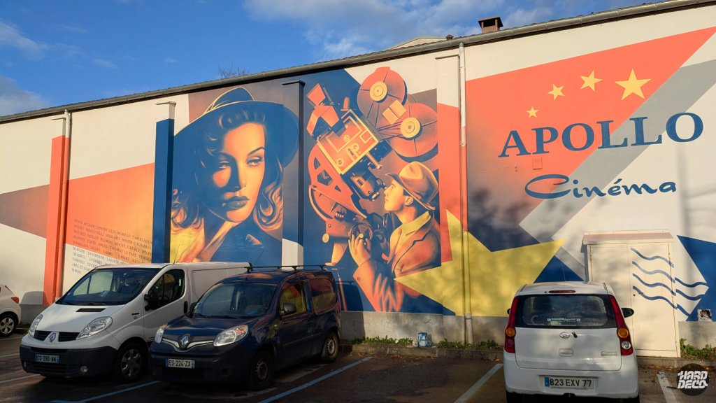 Fresque cinéma Apollo Pontault-Combault, portrait actrice années 50 et opérateur caméra, peinture extérieure grand format