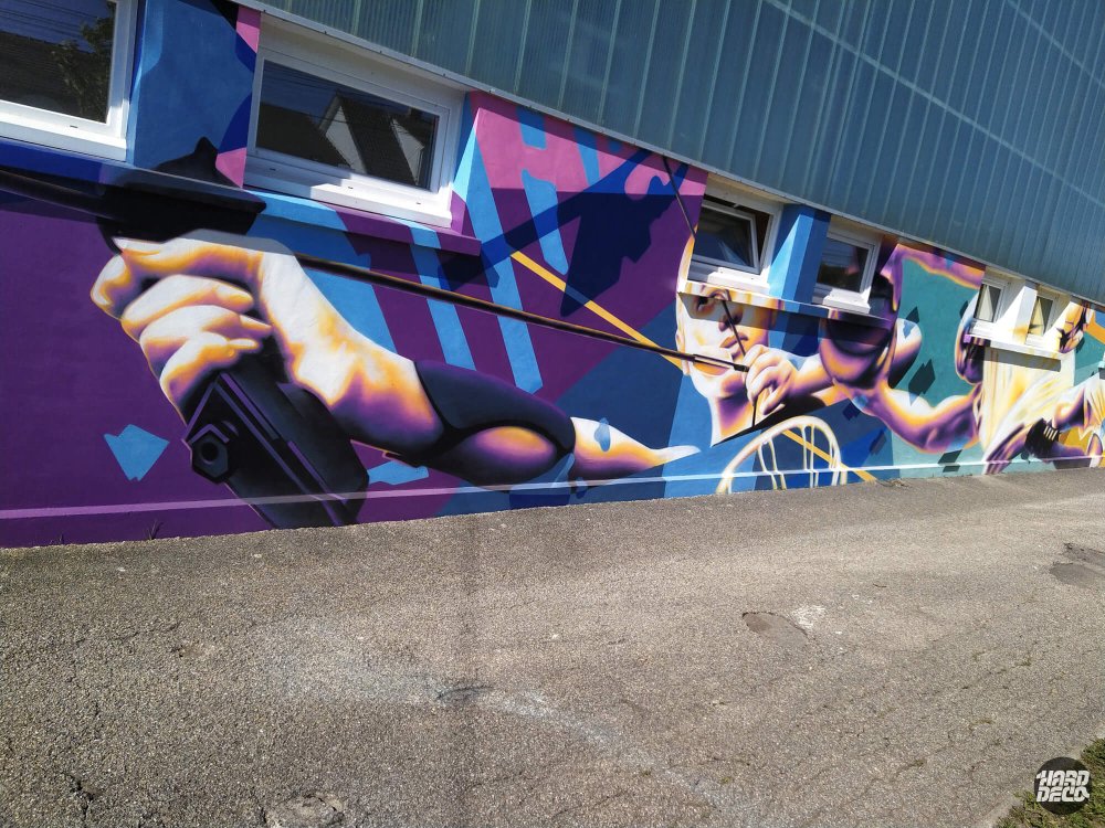 Détail fresque murale gymnase Pontault-Combault, tireur à l'arc violet et bleu, aérosol grand format