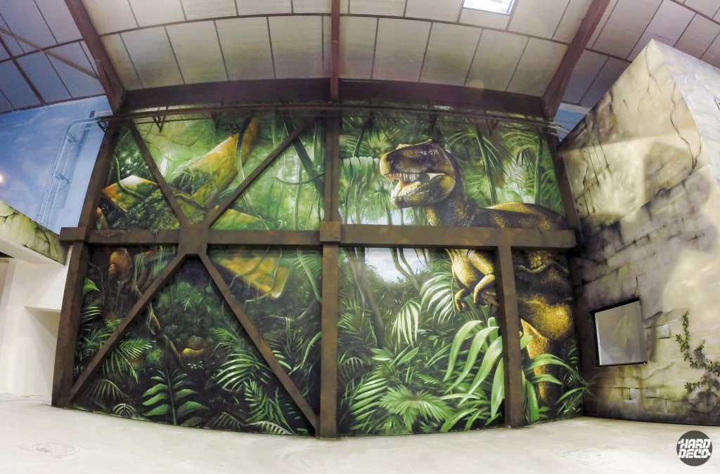 Fresque murale T-Rex jungle dinosaures aérosol 72 m² parc Dino Jo Bonneuil