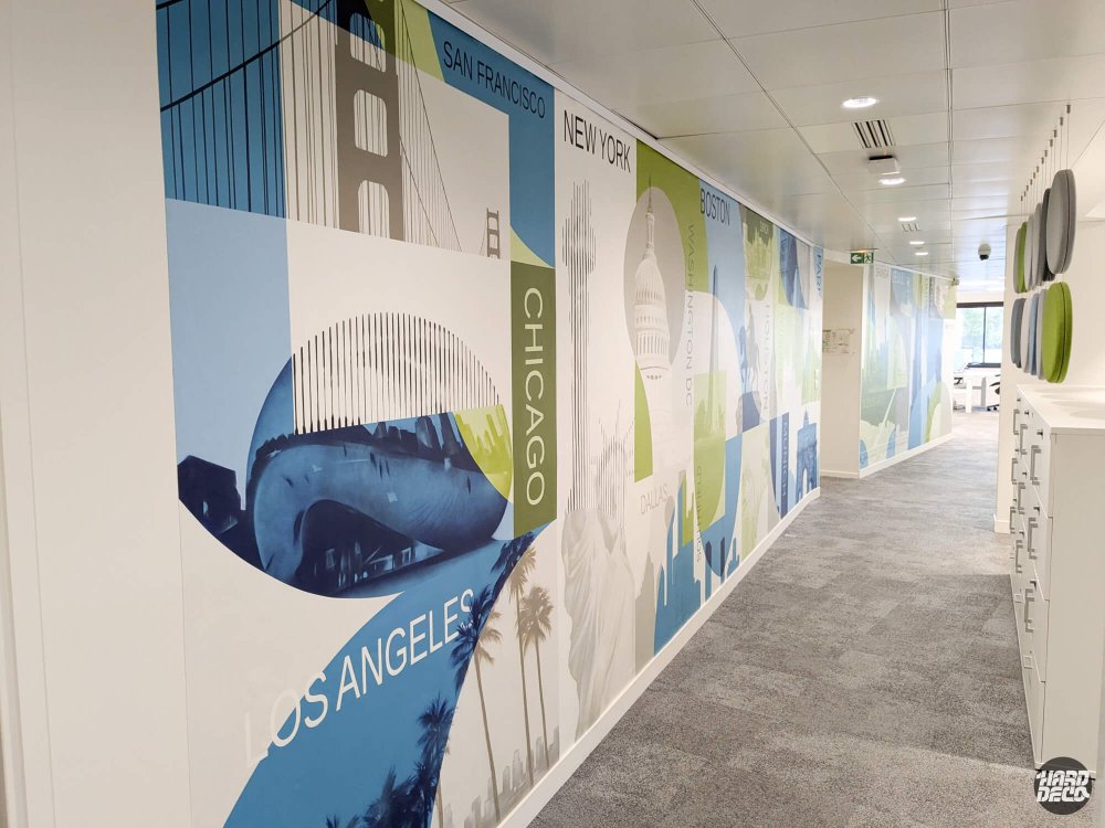 Décor mural sur toile couloir AlixPartners Paris, Golden Gate Chicago Statue de la Liberté en palette bleu et vert