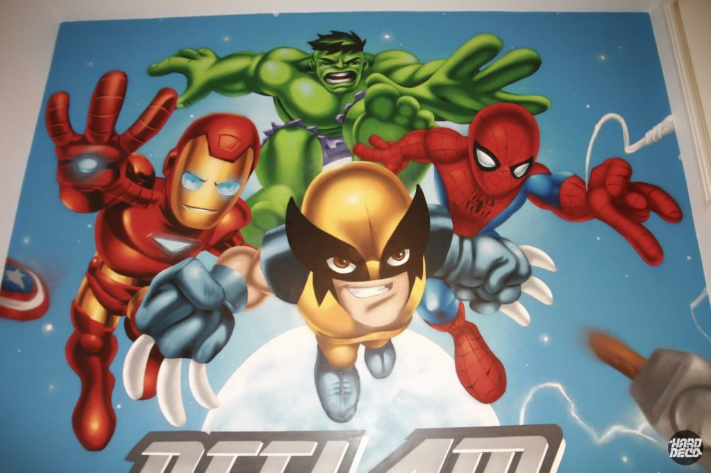 Détail fresque Baby Marvel : Wolverine, Hulk, Iron Man et Spider-Man en style chibi, aérosol