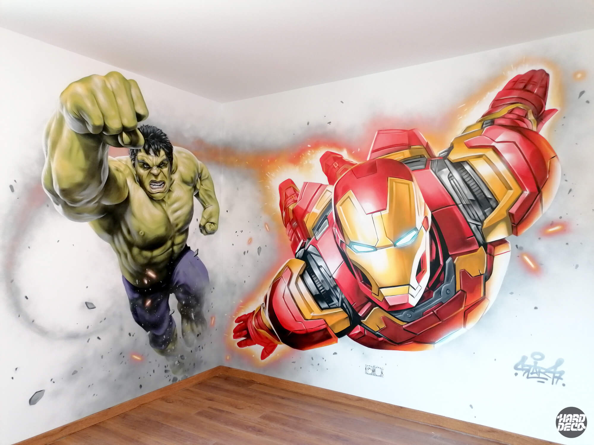 Fresque murale chambre enfant Hulk et Iron Man Hulkbuster en angle, aérosol hyperréaliste