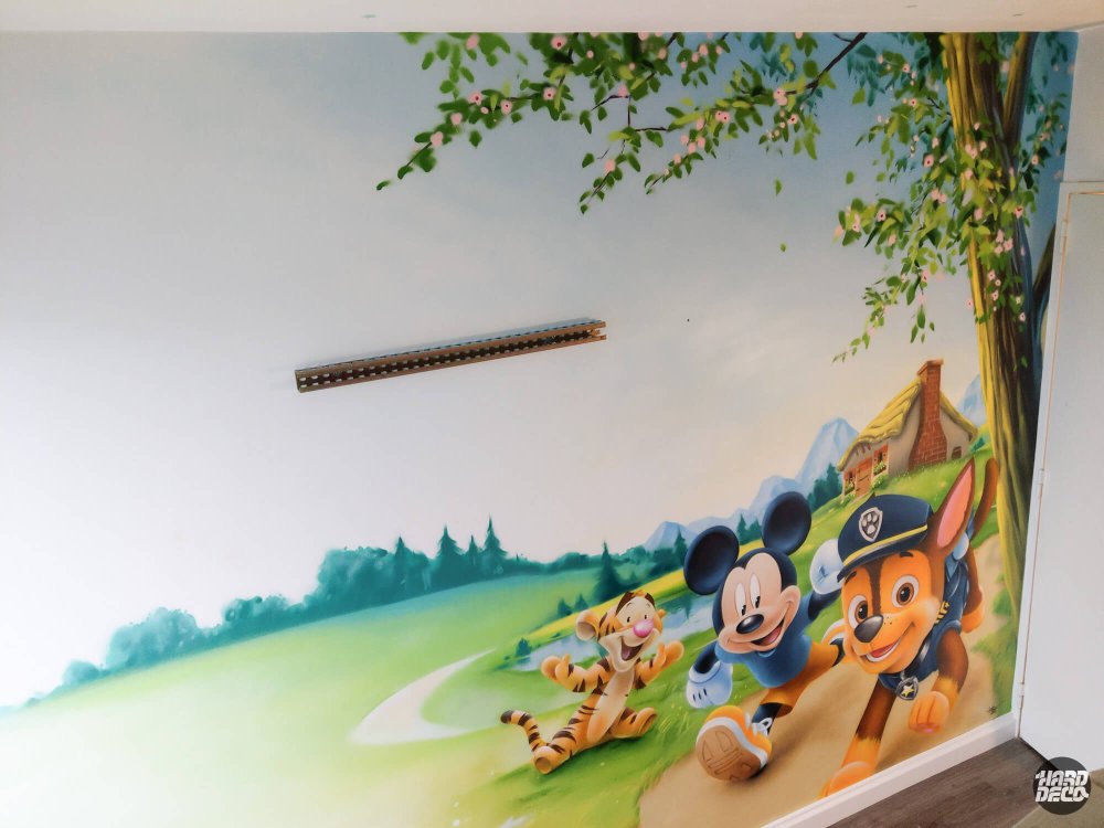 Vue d'ensemble fresque murale chambre enfant Mickey Pat Patrouille Tigrou arbre en fleurs roses