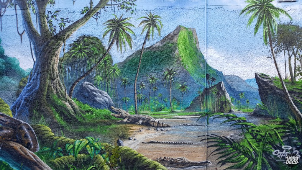 Détail fresque jungle, crocodiles sur plage sablée avec palmiers et piton rocheux en arrière-plan, aérosol