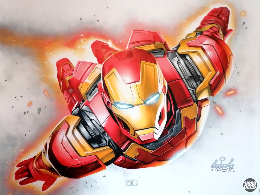 Détail fresque Iron Man armure Hulkbuster en vol, rouge et or, yeux bleus, aérosol chambre enfant