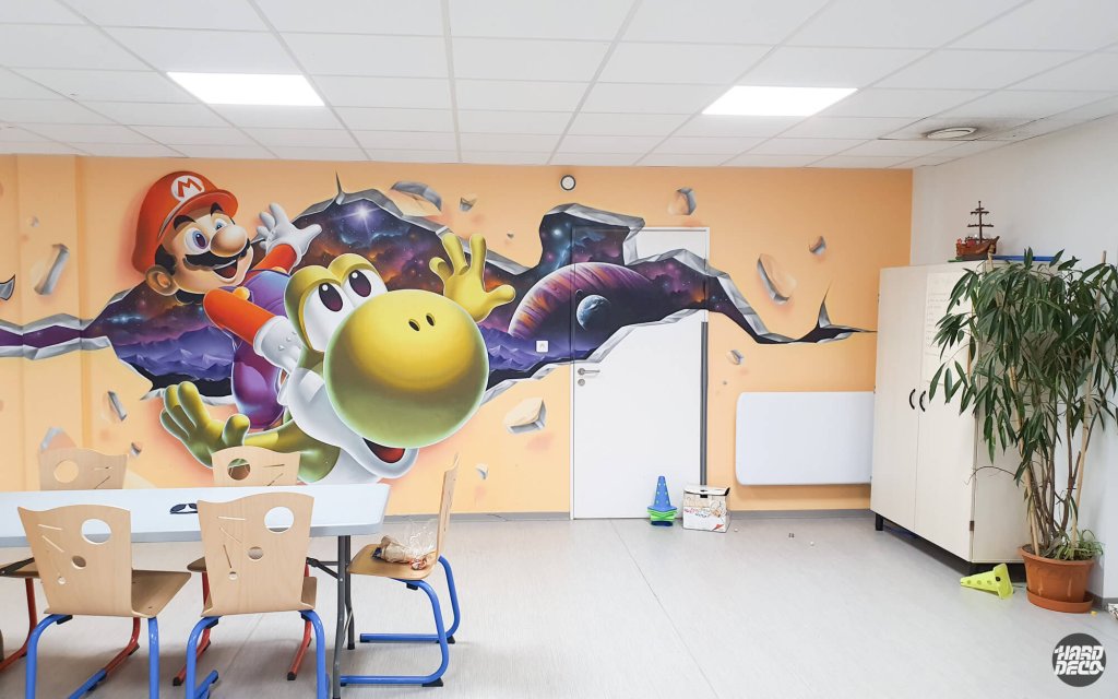 Fresque murale trompe-l'œil Mario et Yoshi sortant d'une galaxie, centre de loisirs Lagny-sur-Marne