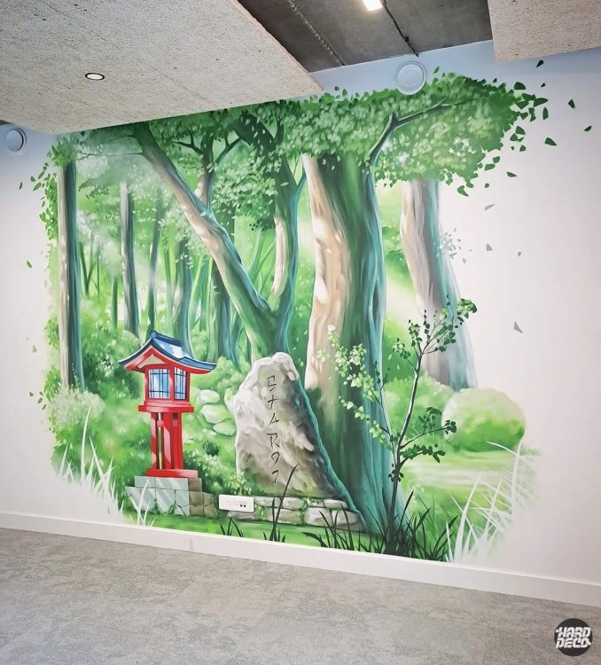 Détail fresque aérosol forêt manga japonaise, troncs lumineux et lanterne shinto rouge sur mur bureau