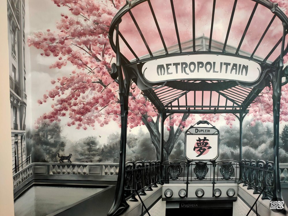Détail fresque murale métro Guimard Metropolitain Dupleix kanji rêve cerisiers rose poudré aérosol