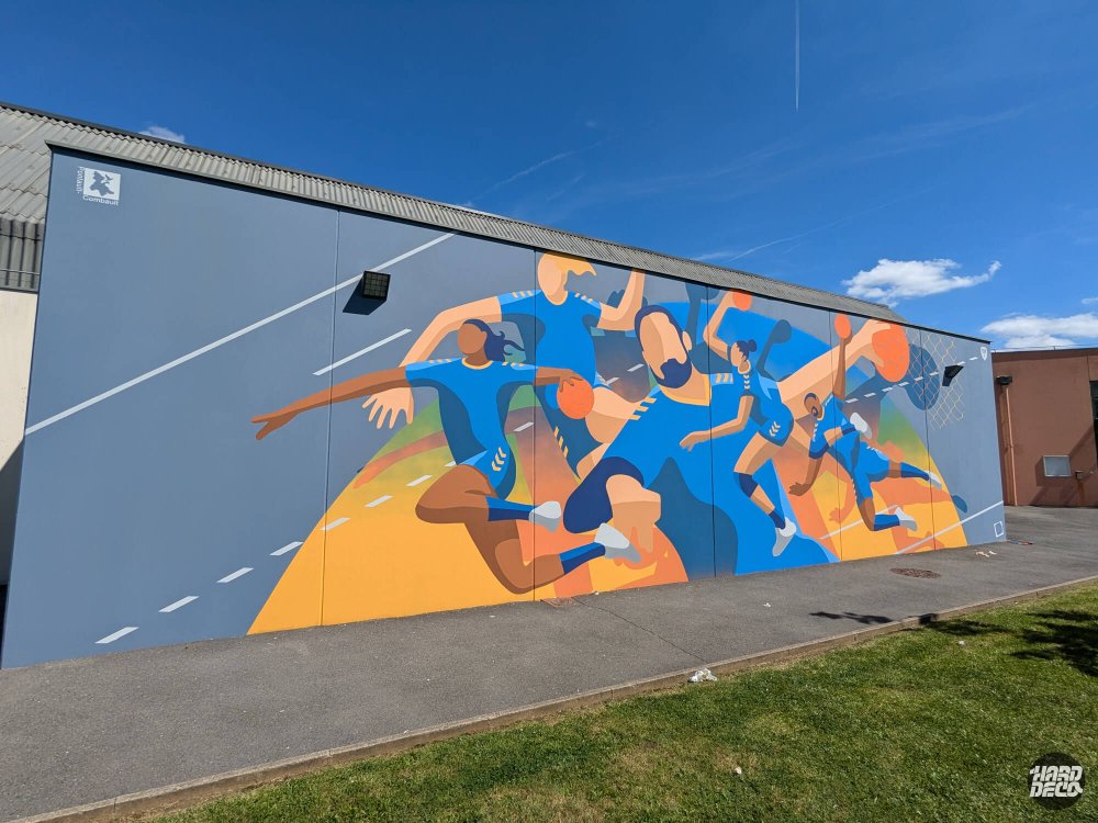 Façade gymnase Roger Boisramé après réalisation fresque handball, vue latérale gauche, Pontault-Combault