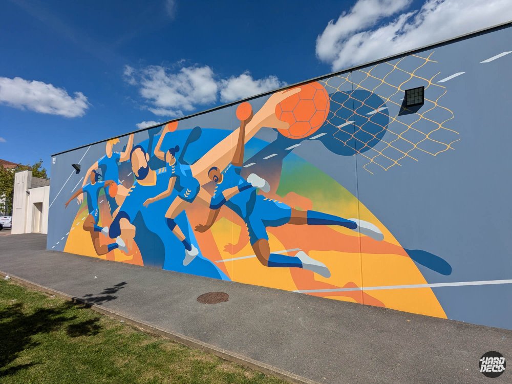 Détail fresque handball gymnase Roger Boisramé, tir en suspension et filet de but doré, Pontault-Combault