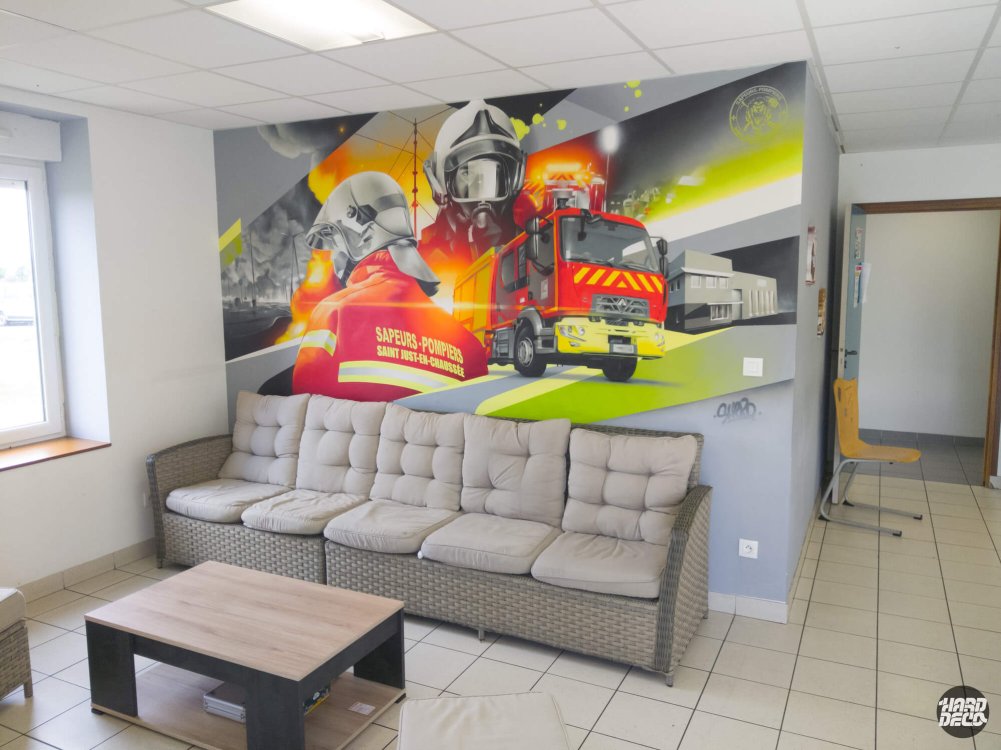 Vue d'ensemble fresque murale pompiers aérosol, salle détente caserne Saint-Just-en-Chaussée
