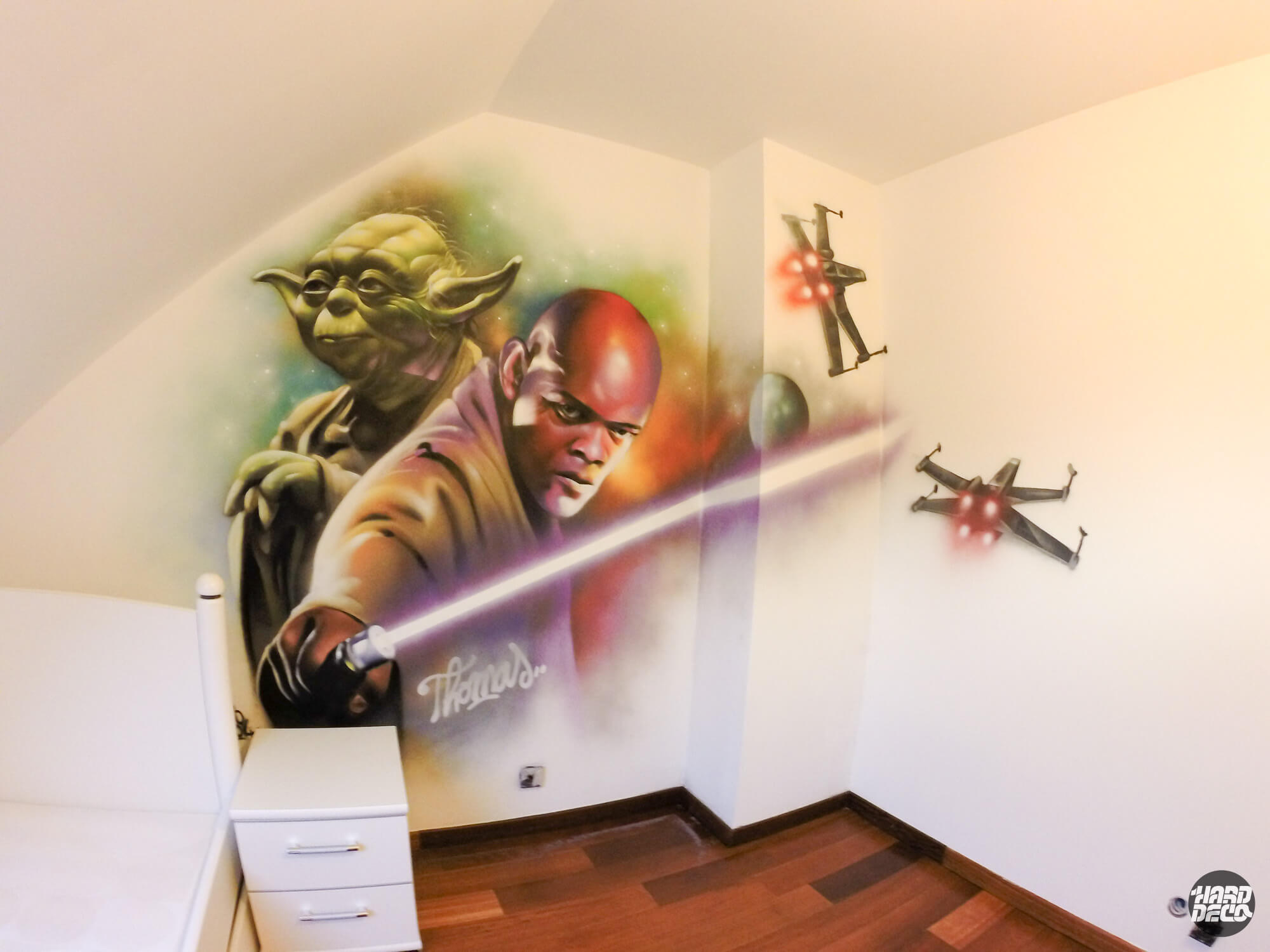Fresque murale Star Wars chambre enfant : Yoda, Mace Windu et X-Wings peints à l'aérosol