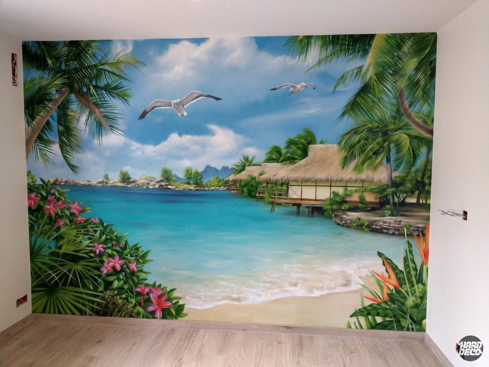 Fresque murale paysage tropical complet, palmiers et fleurs de strelitzia, vue frontale perspective
