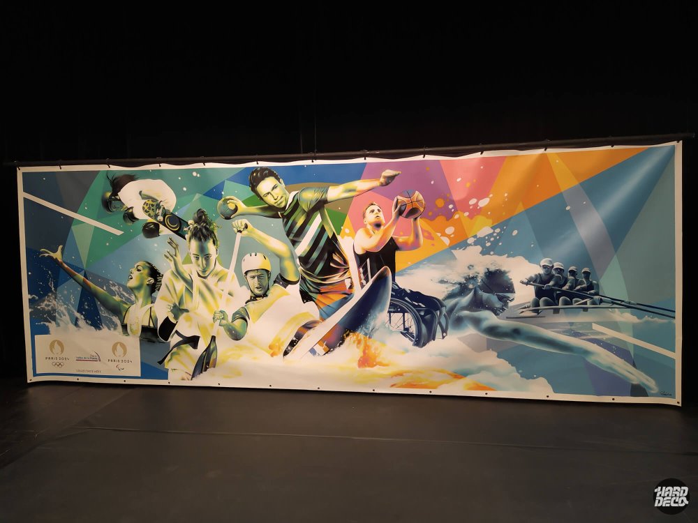 Toile aérosol Paris 2024 éclairée en salle, composition complète natation judo skateboard basket fauteuil aviron